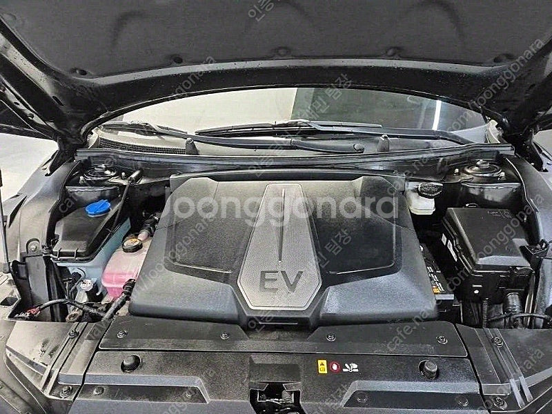 EV6 중고 EV6 중고차 검정색 2023년식 롱레인지 AWD 어스 중고차카페--6
